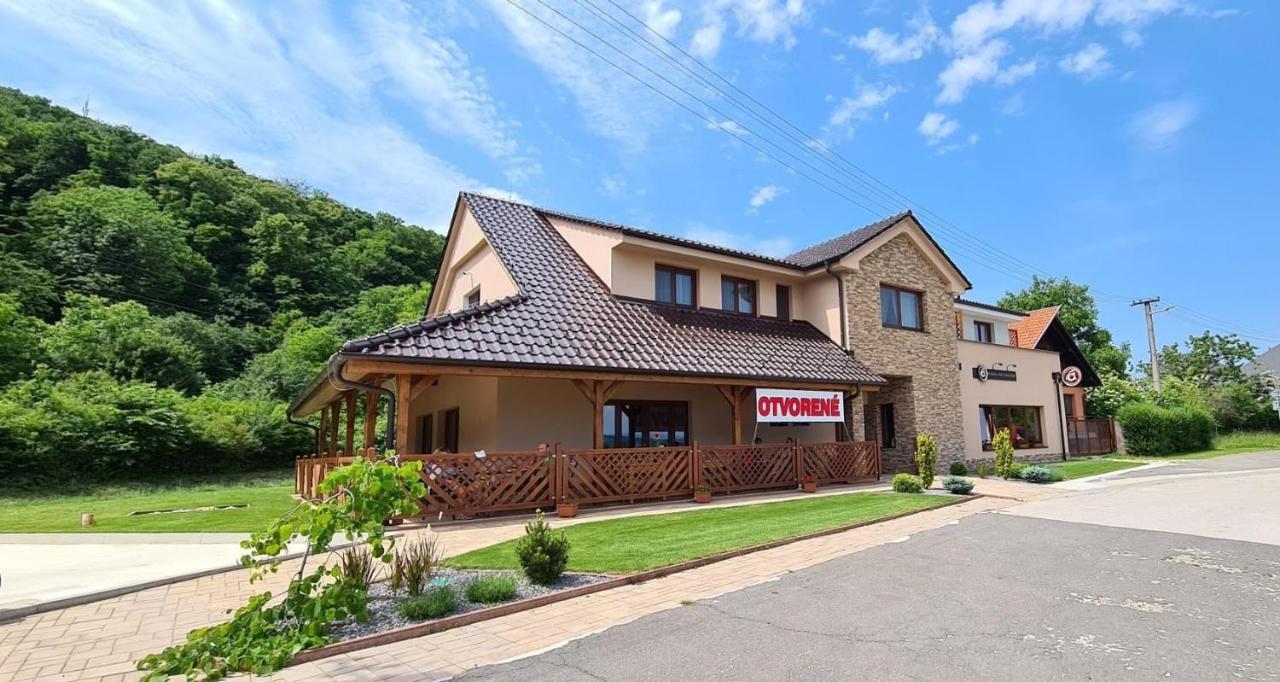 Penzion Pod Tureckom Hotel Trencianske Bohuslavice Bagian luar foto