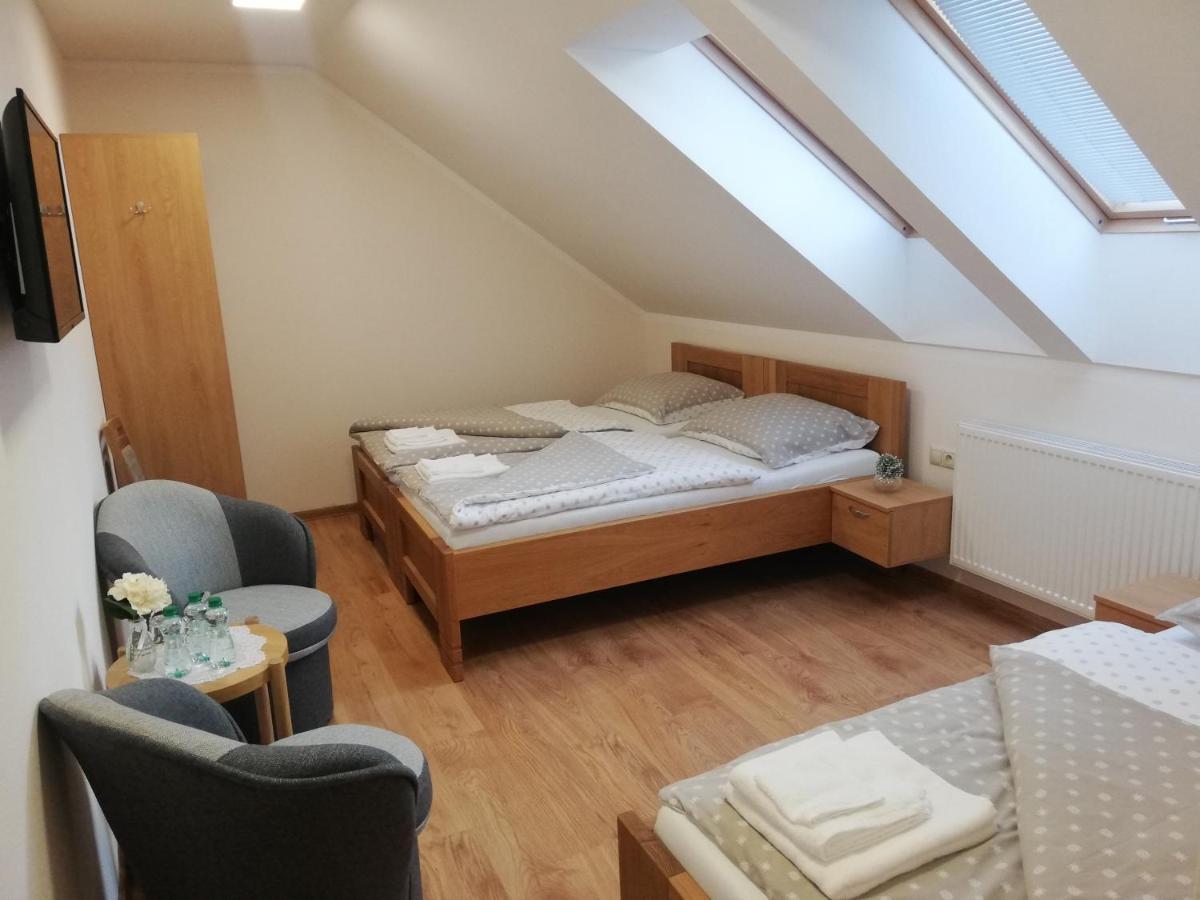 Penzion Pod Tureckom Hotel Trencianske Bohuslavice Bagian luar foto